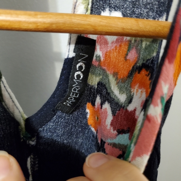 Floral tank - Picture 2 of 4